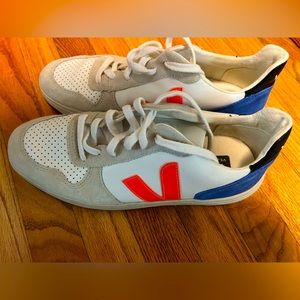 VEJA V-10 SNEAKERS WOMEN’S SIZE 9 HARD TO FIND!!!
